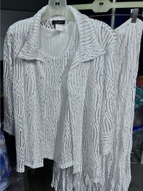 Maxima White Crinkle Sequin Tunic Top with matching jacket and skirt